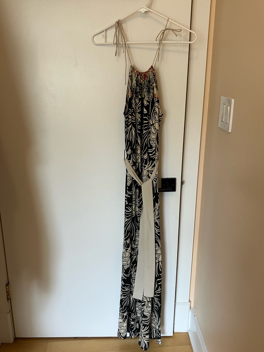 Hoss Intropia Black/Cream Women’s XS Maxi dress with Tie Straps and silk accents